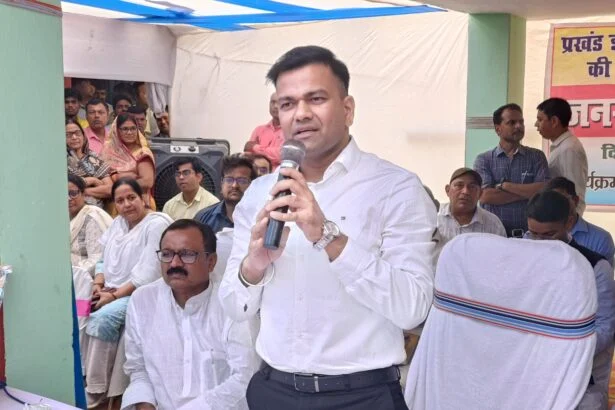 बेगूसराय जिलाधिकारी तुषार सिंगला ने डंडारी प्रखंड के विभिन्न पंचायतों में संचालित योजनाओं का किया निरीक्षण  1