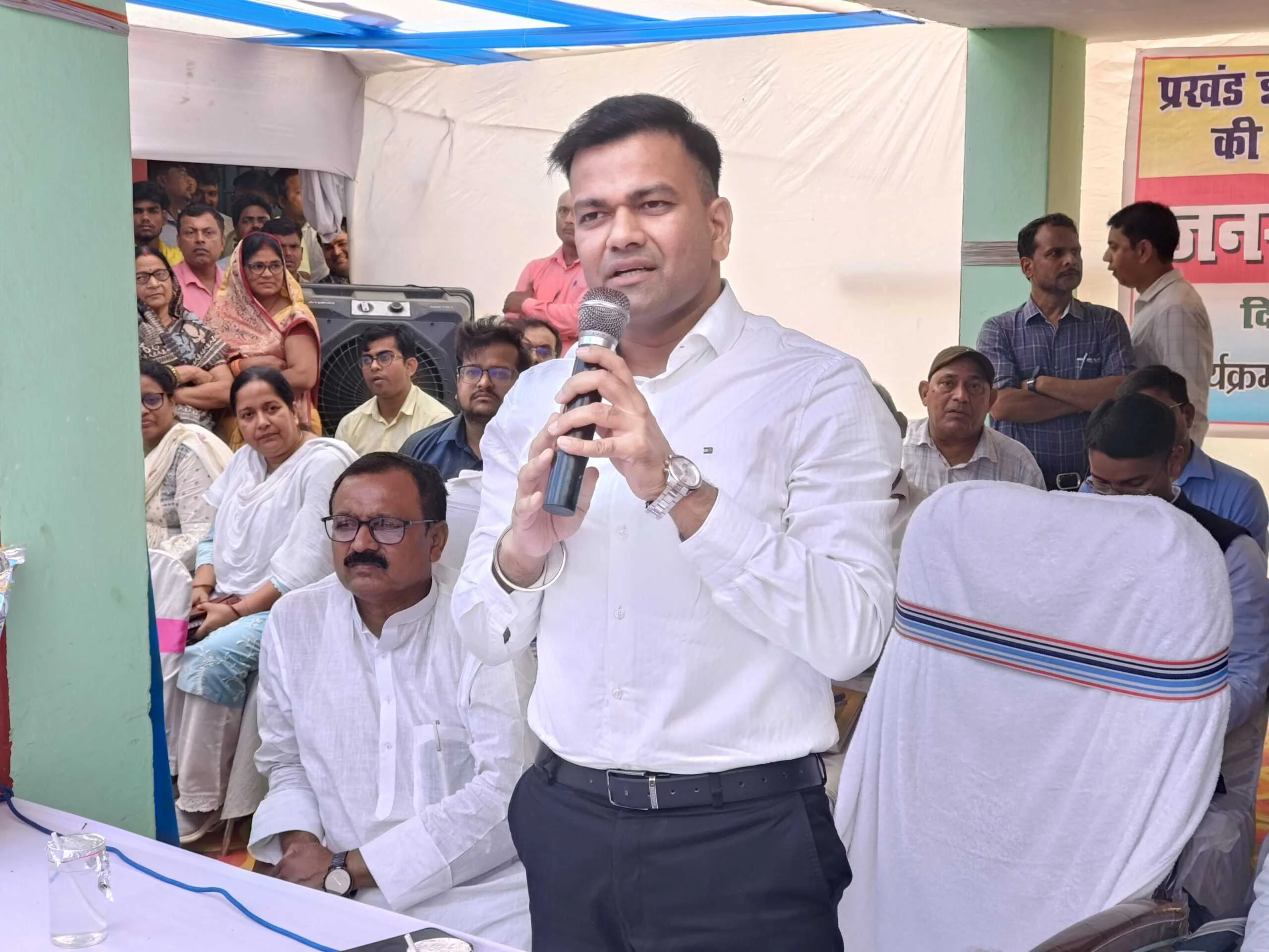 बेगूसराय जिलाधिकारी तुषार सिंगला ने डंडारी प्रखंड के विभिन्न पंचायतों में संचालित योजनाओं का किया निरीक्षण  3