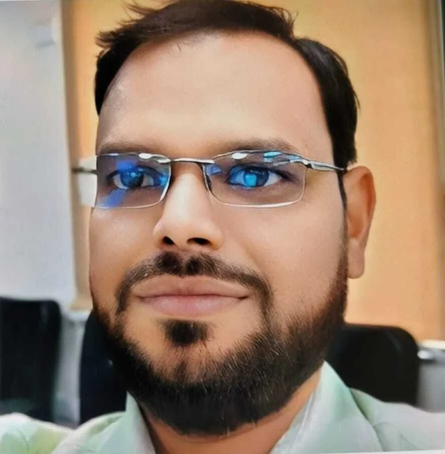 नवादा से बिहार शरीफ लौट रहे पशु चिकित्सा पदाधिकारी डॉ सुनील की सड़क हादसे में हुई मौत, परिजनों में मचा कोहराम 2