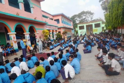 रंगसंवर्धन कार्यक्रम के तहत नाटक नेटवर्क की प्रस्तुति कर छात्र-छत्राओं को मोबाईल का सही इस्तेमाल के बारे में दी गयी जानकारी 27