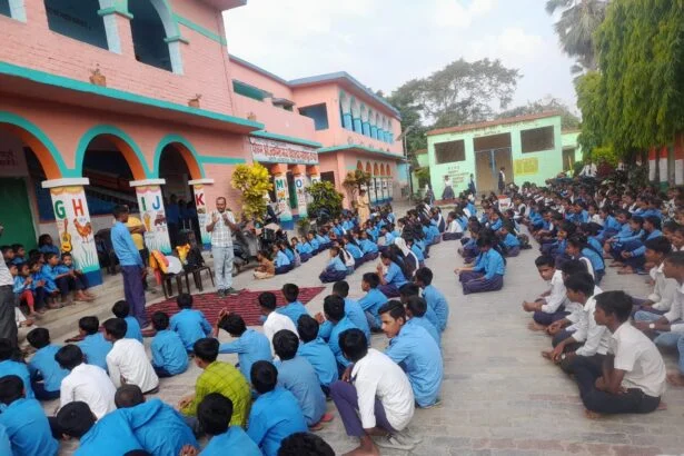 रंगसंवर्धन कार्यक्रम के तहत नाटक नेटवर्क की प्रस्तुति कर छात्र-छत्राओं को मोबाईल का सही इस्तेमाल के बारे में दी गयी जानकारी 1