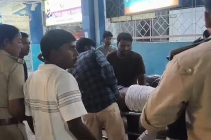 बेगूसराय में अज्ञात वाहन की चपेट में आने से बाइक सवार एक व्यक्ति गंभीर रूप से घायल,सदर अस्पताल में भर्ती 12