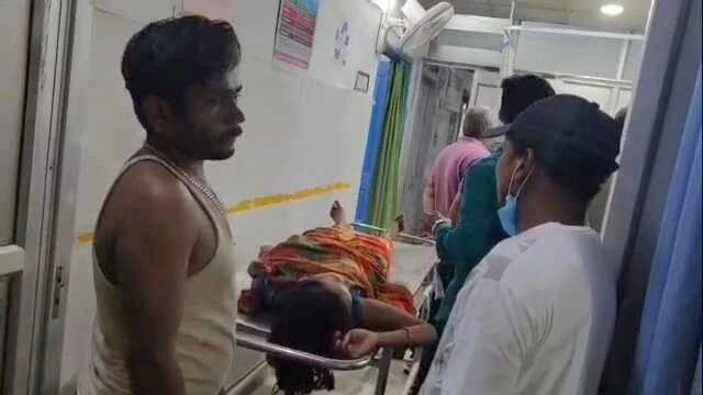 बेगूसराय में एक महिला ने पारिवारिक विवाद के कारण एसिड पीकर किया आत्महत्या का प्रयास,अस्पताल में भर्ती 2