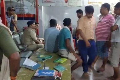 बेगूसराय में नकाबपोश अपराधियों ने हथियार के बल पर गैस एजेंसी में किया लूटपाट, घटनास्थल पर अफरा तफरी का माहौल 29