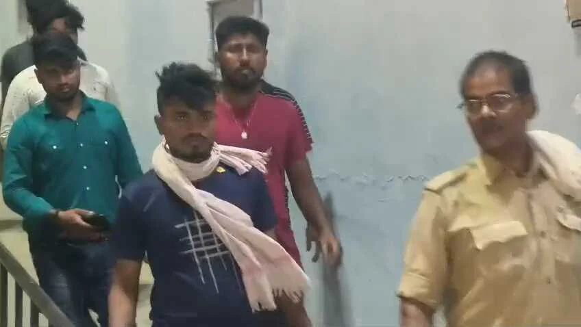 बेगूसराय मे कार और मोटरसाइकिल के आमने सामने की टक्कर मे एक युवक की दर्दनाक मौत 9