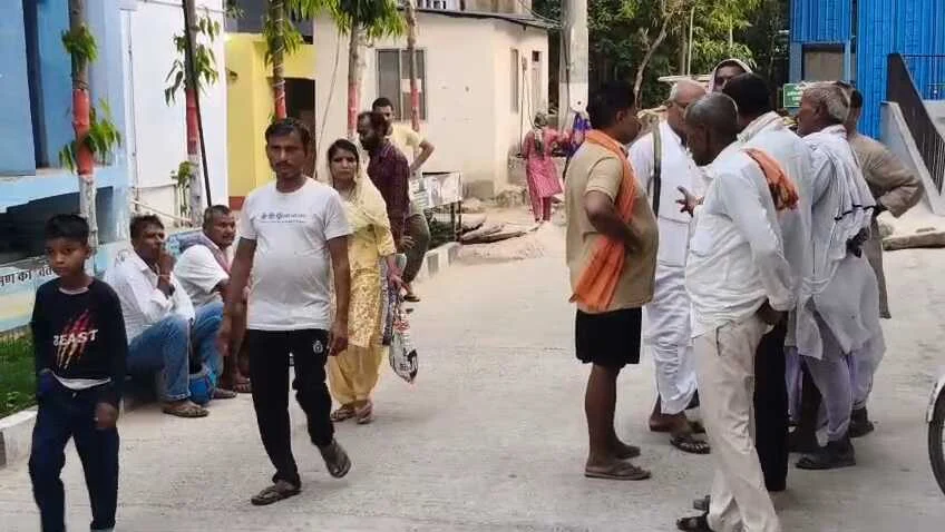 बेगूसराय में अज्ञात वाहन की चपेट में आने से ग्रामीण चिकित्सक सह सीपीआई नेता की मौत  7