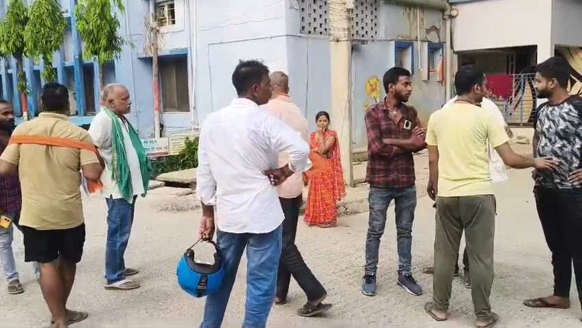 बेगूसराय में एक दर्दनाक सड़क हादसे में घायल व्यक्ति की इलाज के दौरान मौत, परिजनों में मचा कोहराम 2