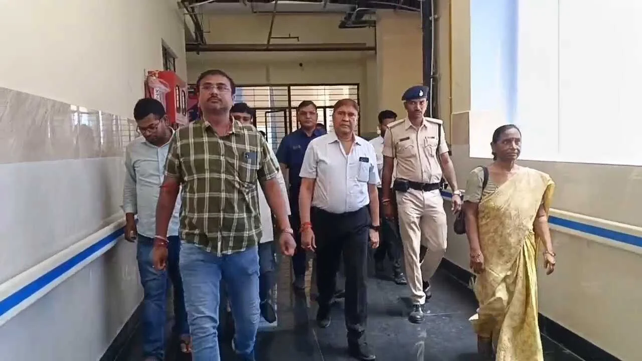बिहार सरकार के वन पर्यावरण एवं जलवायु परिवर्तन मंत्री डॉ सुनील ने बिहार शरीफ के मॉडल अस्पताल का किया निरीक्षण 3