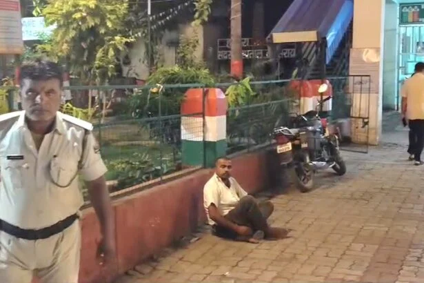 बेगूसराय में सड़क दुर्घटना में निजी बैंक के गार्ड की दर्दनाक मौत, परिजनों में मचा कोहराम 7