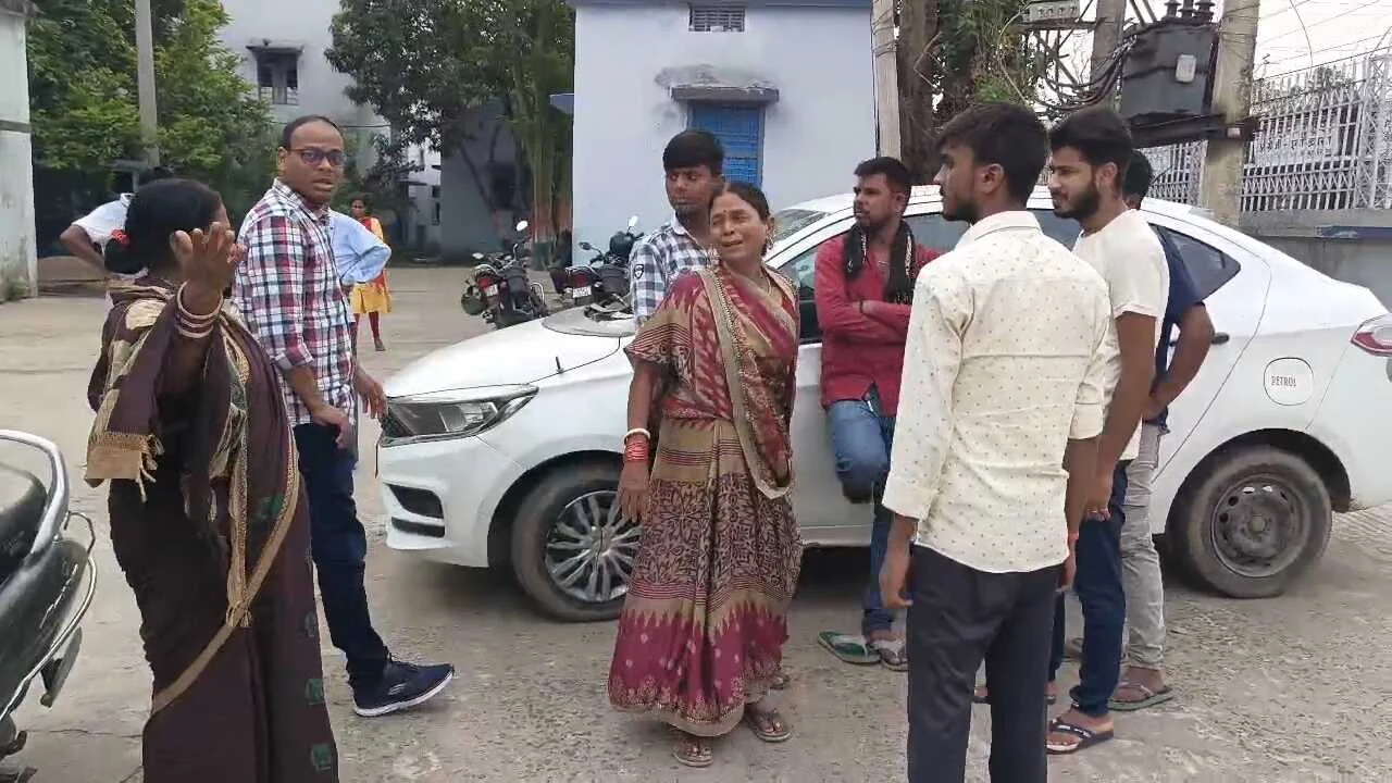 नवादा से बिहार शरीफ लौट रहे पशु चिकित्सा पदाधिकारी डॉ सुनील की सड़क हादसे में हुई मौत, परिजनों में मचा कोहराम 3