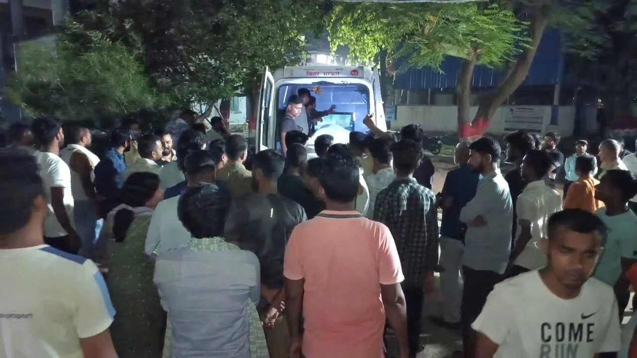 नालंदा: मोटरसाइकिल अनियंत्रित होकर खंभे से टकराई, हादसे में दो युवक की हुई मौके पर ही मौत 2