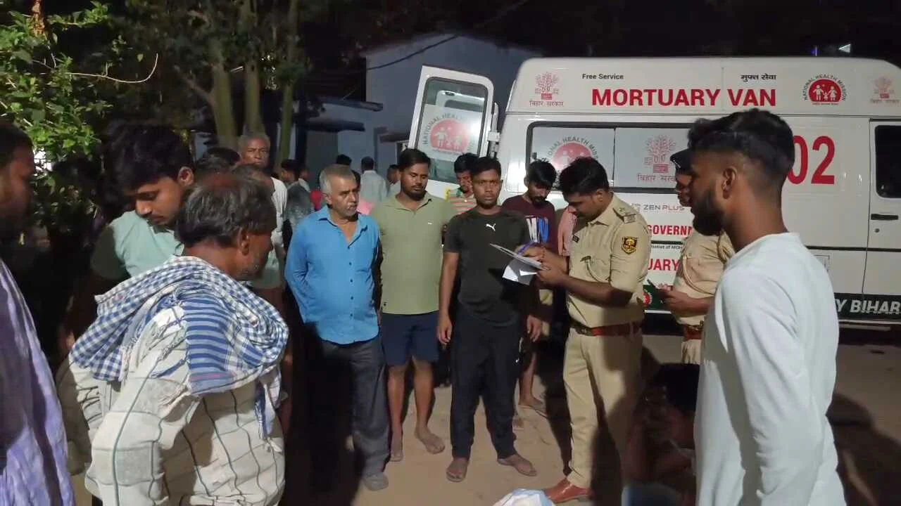 नालंदा: मोटरसाइकिल अनियंत्रित होकर खंभे से टकराई, हादसे में दो युवक की हुई मौके पर ही मौत 3