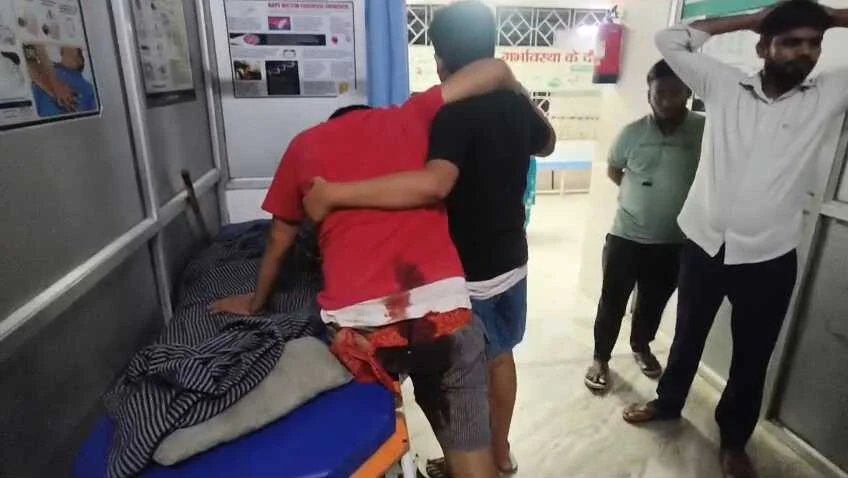 बेगूसराय में बेख़ौफ़ अपराधियों ने एक युवक को गोली मारकर किया गंभीर रूप से घायल,सदर अस्पताल में भर्ती 3