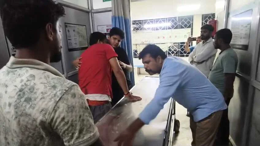 बेगूसराय में बेख़ौफ़ अपराधियों ने एक युवक को गोली मारकर किया गंभीर रूप से घायल,सदर अस्पताल में भर्ती 2