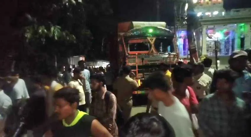 बेगूसराय में तेज रफ्तार स्कार्पियो ने एक मोटरसाइकिल सवार व्यक्ति को कुचला, व्यक्ति की घटना स्थल पर ही दर्दनाक मौत 2