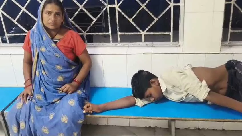 बेगूसराय में मवेशी के चारा पर चढने से नाराज पिता ने पुत्र की बेरहमी से की पिटाई, पुत्र गंभीर रूप से घायल 1