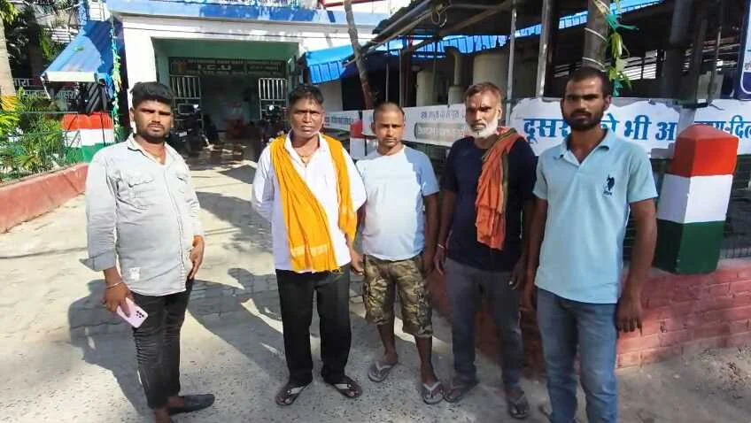 बेगूसराय में तेज रफ्तार ट्रैक्टर ने तीन लोगों को कुचला, एक व्यक्ति की मौत, दो लोग बुरी तरह से घायल 1