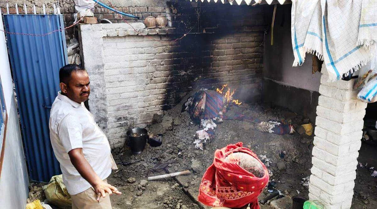 खाना बनाने के दौरान गैस सिलेंडर में लगी आग, बाल-बाल बचे लोग 7