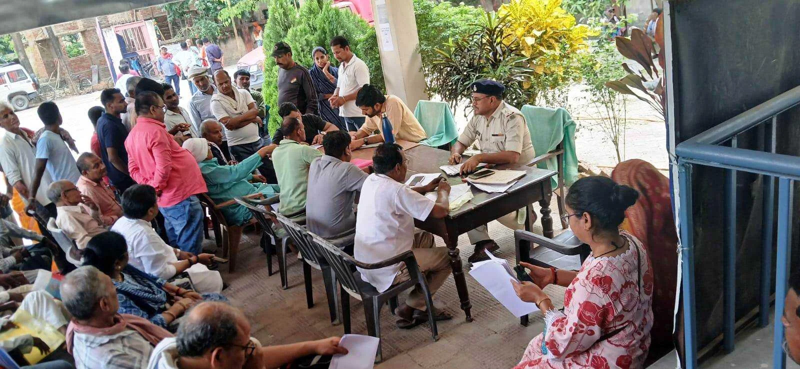 भगवानपुर थाना परिसर के जनता दरबार में तीन मामले का हुआ निष्पादन 5