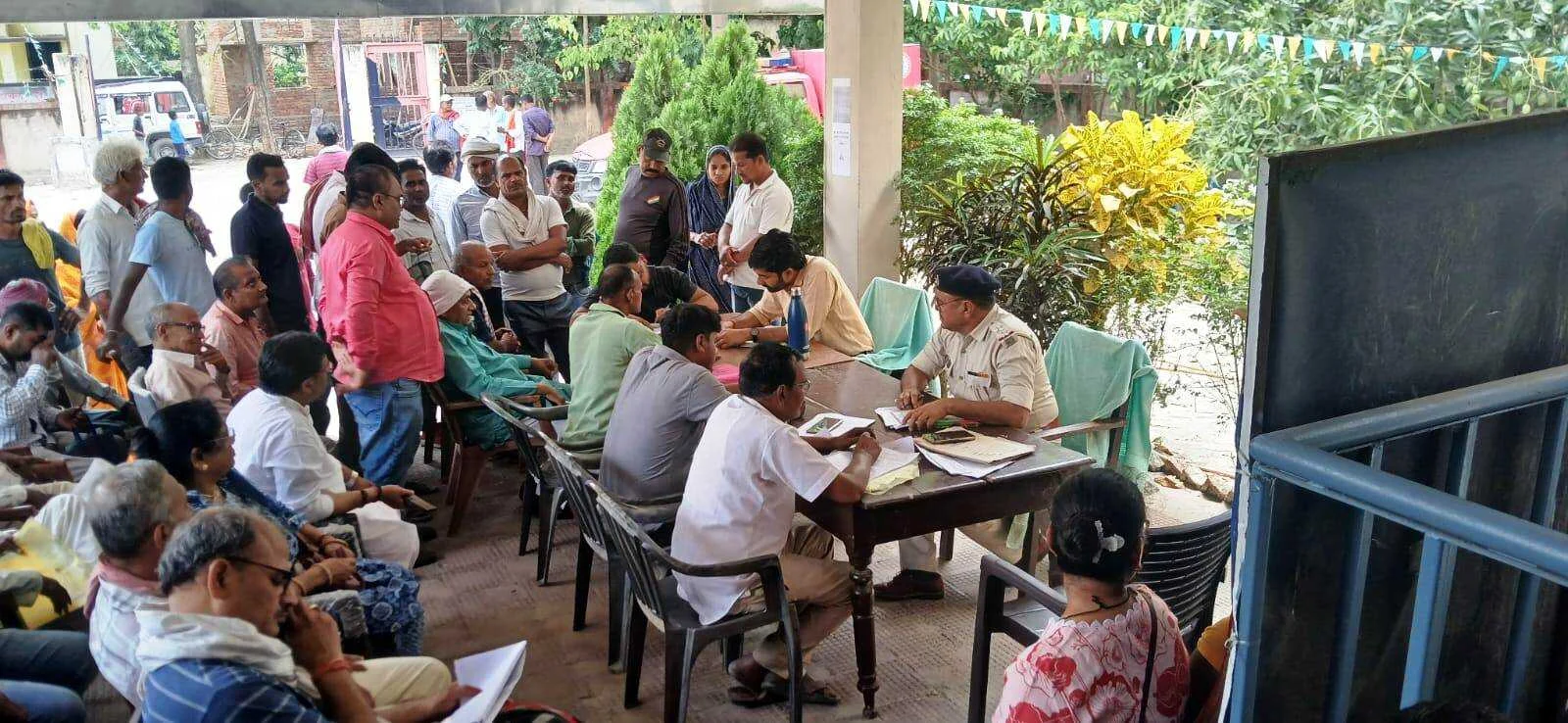 भगवानपुर थाना परिसर के जनता दरबार में तीन मामले का हुआ निष्पादन 2