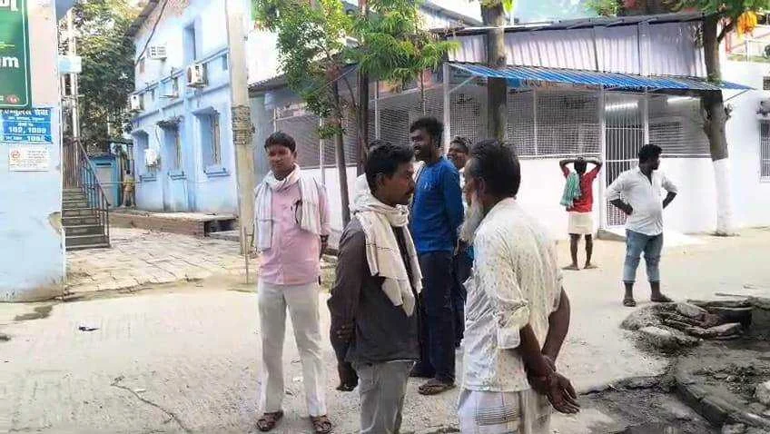 बेगूसराय में ताड़ के पेड़ पर से नीचे गिरने से एक व्यक्ति की दर्दनाक मौत,परिजनों में मचा कोहराम 6