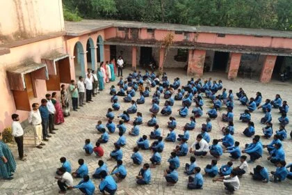 छात्र-छात्राओं सुरक्षित शनिवार को अगलगी के कारणों व बचाव की दी गई जानकारी 22