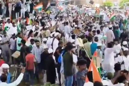 बेगूसराय में वक्फ बोर्ड के खिलाफ ऑल इंडिया मुस्लिम पर्सनल लॉ बोर्ड ने किया प्रदर्शन 31