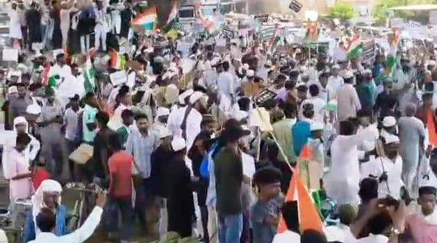 बेगूसराय में वक्फ बोर्ड के खिलाफ ऑल इंडिया मुस्लिम पर्सनल लॉ बोर्ड ने किया प्रदर्शन 9