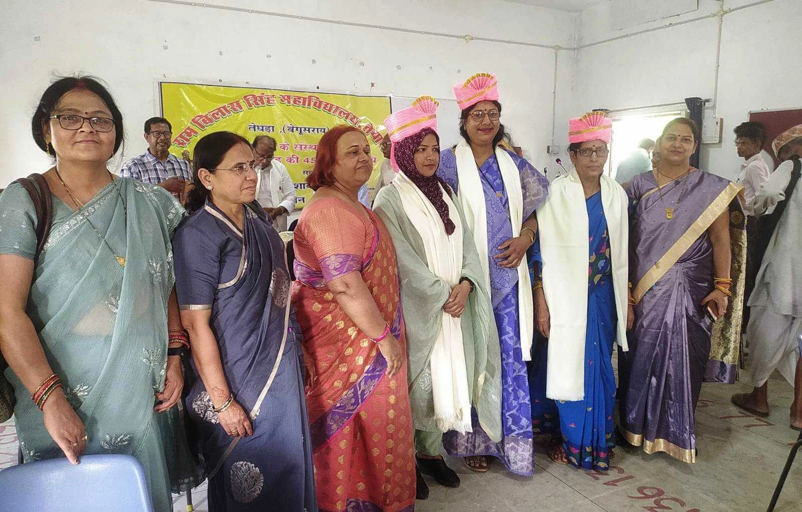 तेयाय कॉलेज में आयोजित कवि गोष्ठी में जुटे कई नामचीन कवि 5