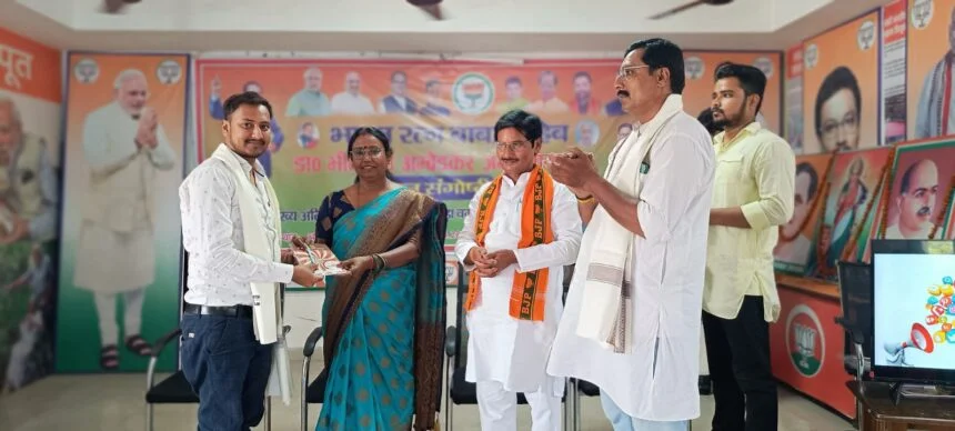 पीएम व सीएम के कल्याणकारी योजनाओं को भाजपा कार्यकर्ता सोशल मीडिया के माध्यम से पहुंचा रहे हैं लाभ - नीलम सहनी 1