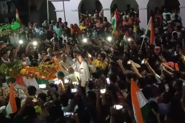 शहीद सुजीत का पार्थिव शरीर पहुँचते ही लगे भारत माता के जयकारे 7