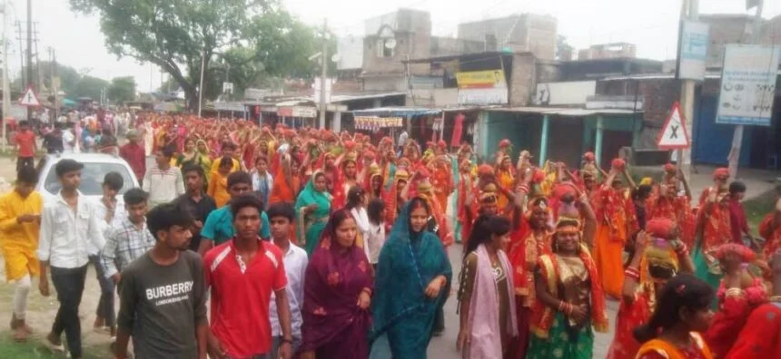 सुन्दर परिधानों में सुसज्जित 700 कुमारी कन्याओं ने निकालीं भव्य कलश शोभा यात्रा 1