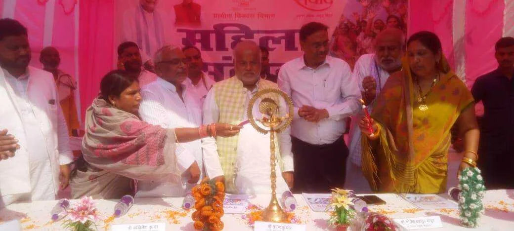 ग्रामीण विकास मंत्री श्रवण कुमार एवं खेल मंत्री सुरेन्द्र मेहता ने खेल मैदान एवं सीढ़ी घाट का किया उद्घाटन 3