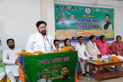 जब बिहार में सामंती सोच के लोगों के द्वारा दलित,अतिपिछड़ा और गरीबों पर अत्याचार किया जाता था तब लालू प्रसाद यादव मसीहा बनकर उभरे - जयप्रकाश नारायण यादव 30