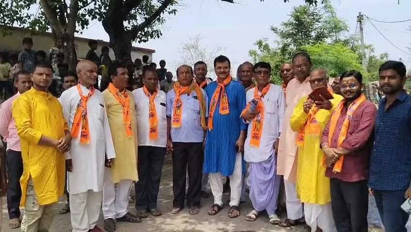 खगड़िया: धुतौली दुर्गा मंदिर परिसर में रामधुनी महायज्ञ को लेकर 251 महिलाओं एवं कन्याओं के द्वारा निकाली गई भव्य कलश शोभा यात्रा 4