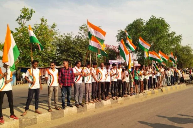 बलिदानी सुजीत के पार्थिव शरीर पर पुष्प चक्र अर्पित कर ग्रामीण विकास मंत्री ने दिया सलामी 3