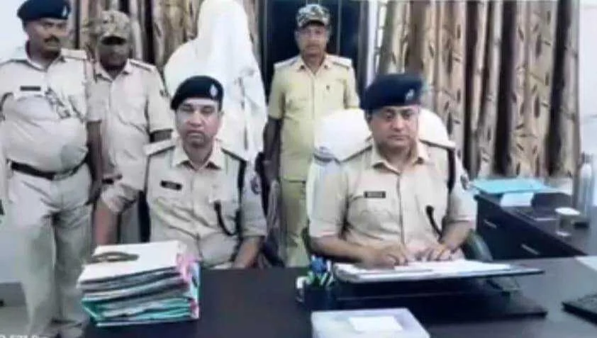 खगड़िया: तीन देशी कट्टा, पांच जिंदा कारतुस के साथ एक बदमाश गिरफ्तार 1