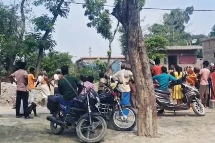 समस्तीपुर: बिना अनुमति के ले जा रहा है खेतों से जल आपूर्ति का पाइपलाइन, जमीन मालिको ने किया विरोध 20