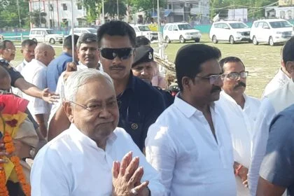 मुख्यमंत्री नीतीश कुमार पहुंचें बेगूसराय, पार्टी कार्यकर्ताओं एवं स्थानीय लोगों ने किया भव्य स्वागत 15
