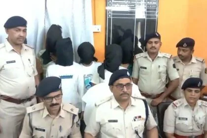 समस्तीपुर पुलिस को मिली बड़ी सफलत, चोरी की गयी आभूषण के साथ चोरी में शामिल सात आरोपी को किया गिरफ्तार 25