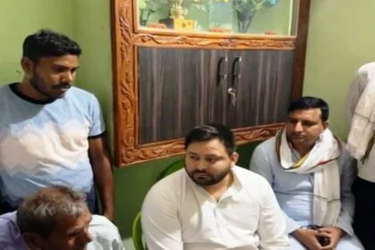 जम्मू-कश्मीर में बलिदान हुए बेगूसराय जिले सुजीत के घर पहुंचे नेता प्रतिपक्ष तेजस्वी यादव 30