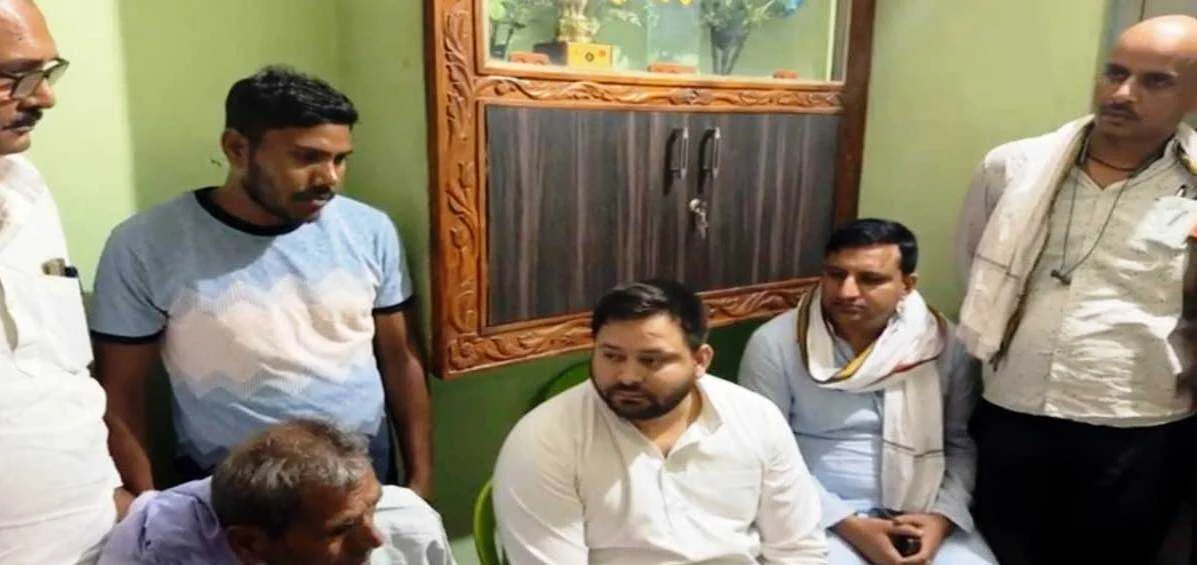 जम्मू-कश्मीर में बलिदान हुए बेगूसराय जिले सुजीत के घर पहुंचे नेता प्रतिपक्ष तेजस्वी यादव 2