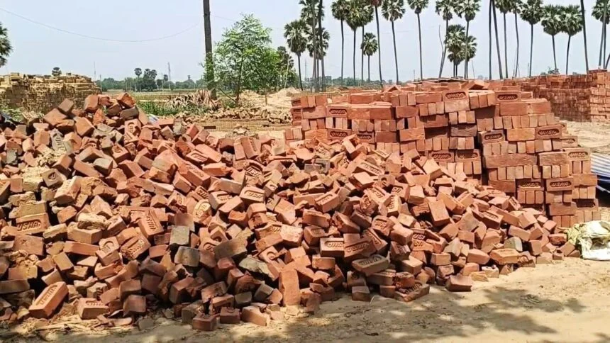 नालंदा: चिमनी भट्टा पर ईट की दीवार गिरने से एक मजदूर की हुई मौत, तीन मजदूर गंभीर रूप से जख्मी 1