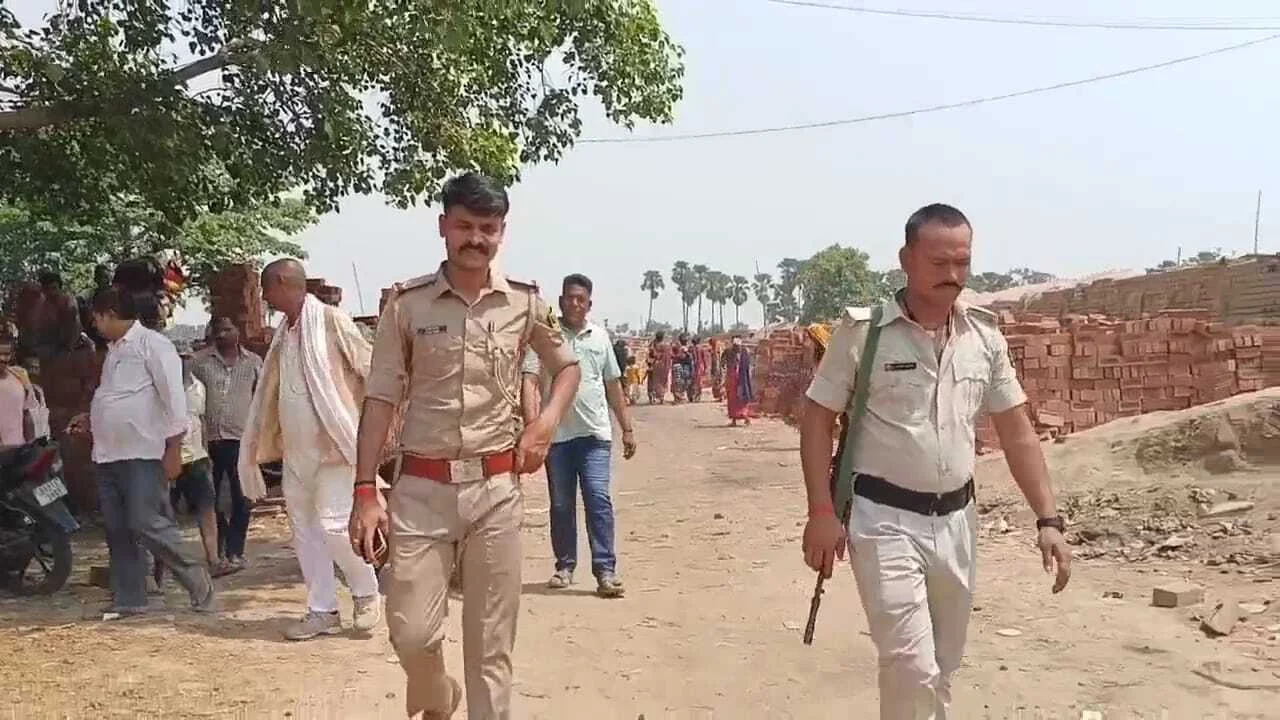 नालंदा: चिमनी भट्टा पर ईट की दीवार गिरने से एक मजदूर की हुई मौत, तीन मजदूर गंभीर रूप से जख्मी 2
