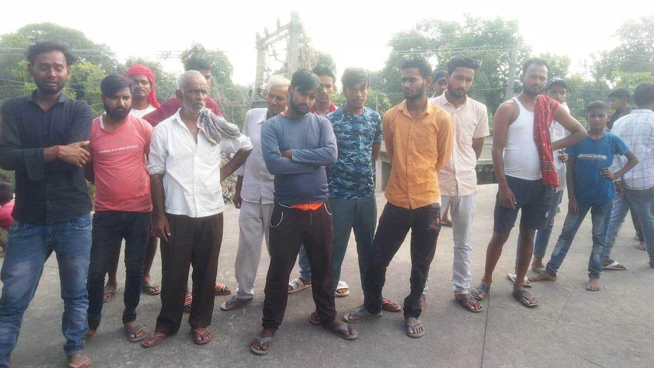 बेगूसराय में गला रेतकर युवक की निर्मम तरीके से हत्या, हत्या से क्षेत्र में दहशत का माहौल 5