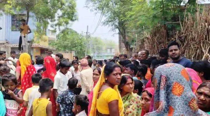 दबंग शराब माफिया ने युवक को मारी गोली, युवक की मौत, आक्रोशित ग्रामीणों ने किया सड़क जाम 2