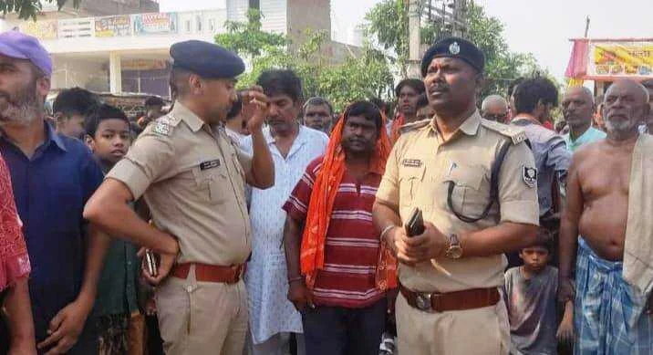 दबंग शराब माफिया ने युवक को मारी गोली, युवक की मौत, आक्रोशित ग्रामीणों ने किया सड़क जाम 1