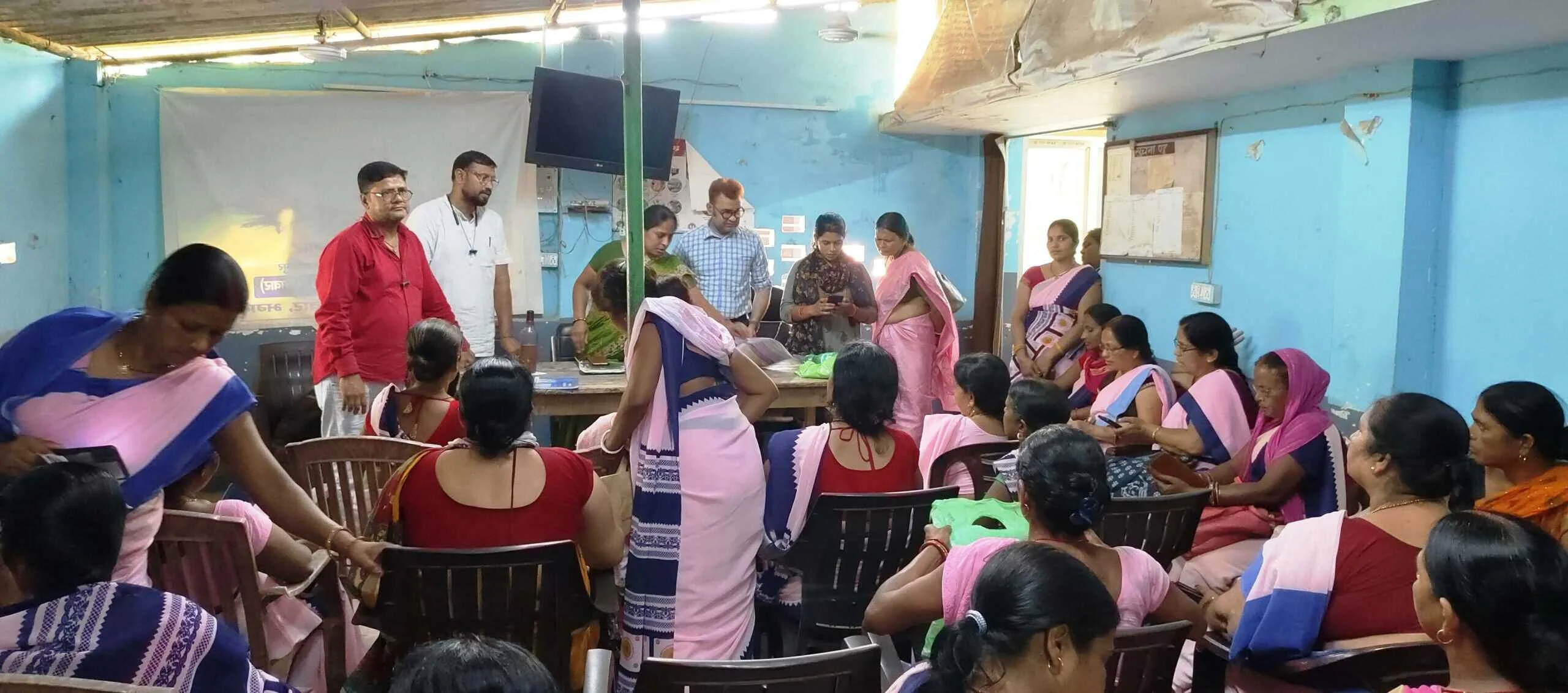 प्राथमिक स्वास्थ्य केंद्र भगवानपुर में आशा कार्यकर्ताओं को एफपीएलएमआईएस ऐप का दिया गया प्रशिक्षण 3