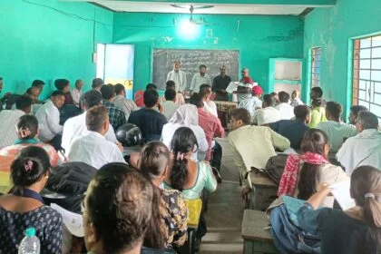 नव नियुक्त विद्यालय अध्यापकों के बीच पदस्थापना पत्र का वितरण 25