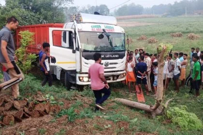 बेगूसराय में तेज रफ्तार ट्रक ने मॉर्निंग वॉक कर रहे हैं बुजुर्ग महिला को कुचला, महिला की घटनास्थल पर ही दर्दनाक मौत 16